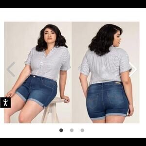NWT UNIVERSAL THREAD DEMIN SHORTS SIZE‎ 26W,24W